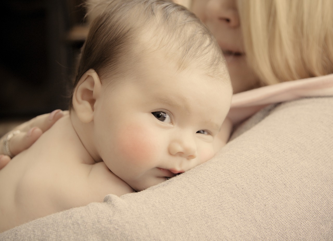 最新母乳奶水的营养与重要性